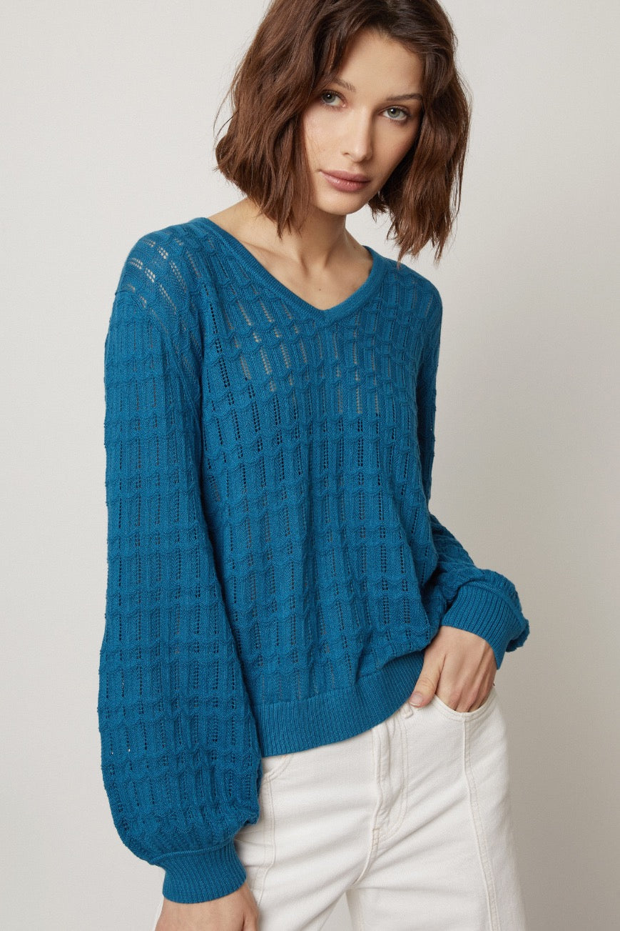 Babette Wavy V