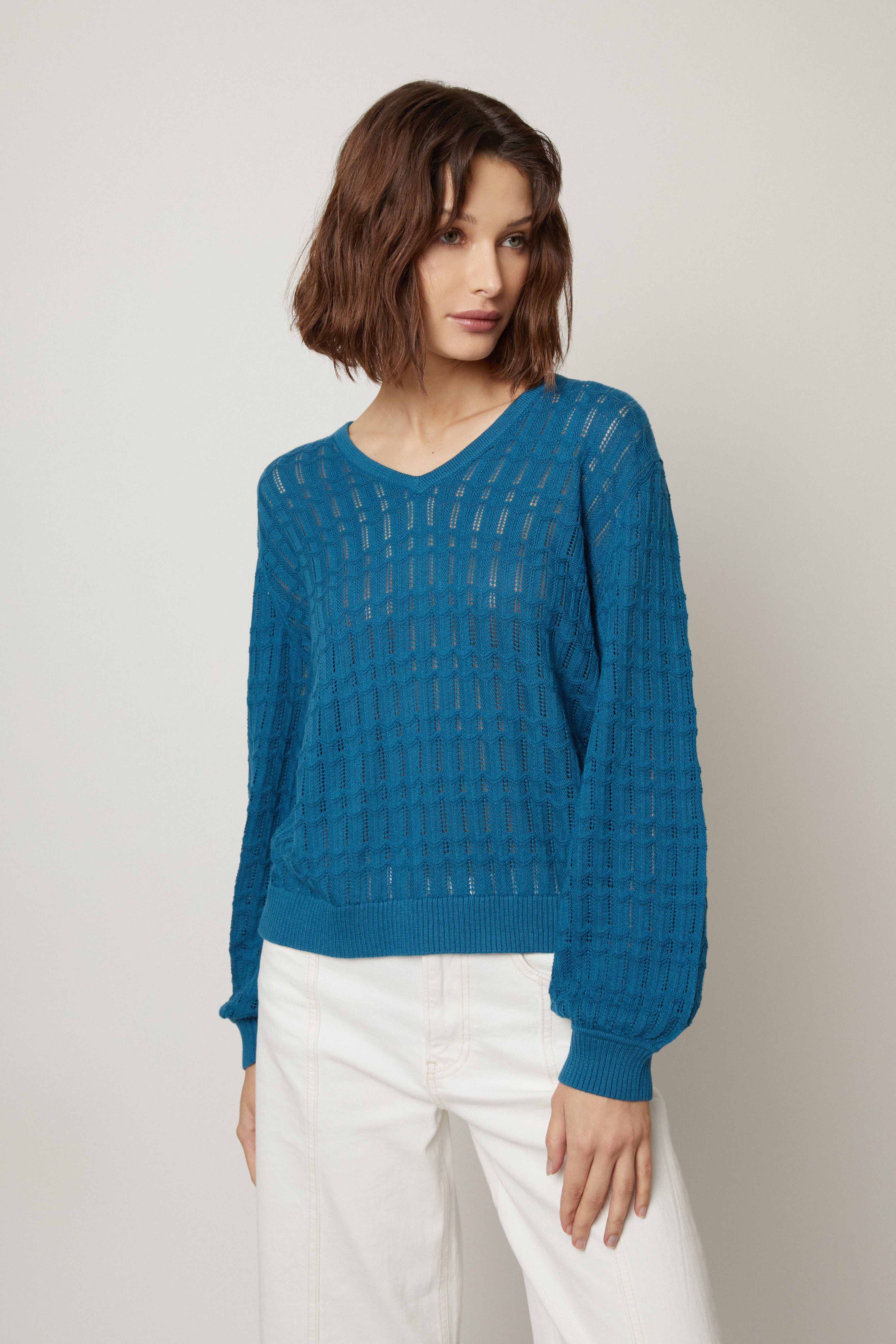 Babette Wavy V