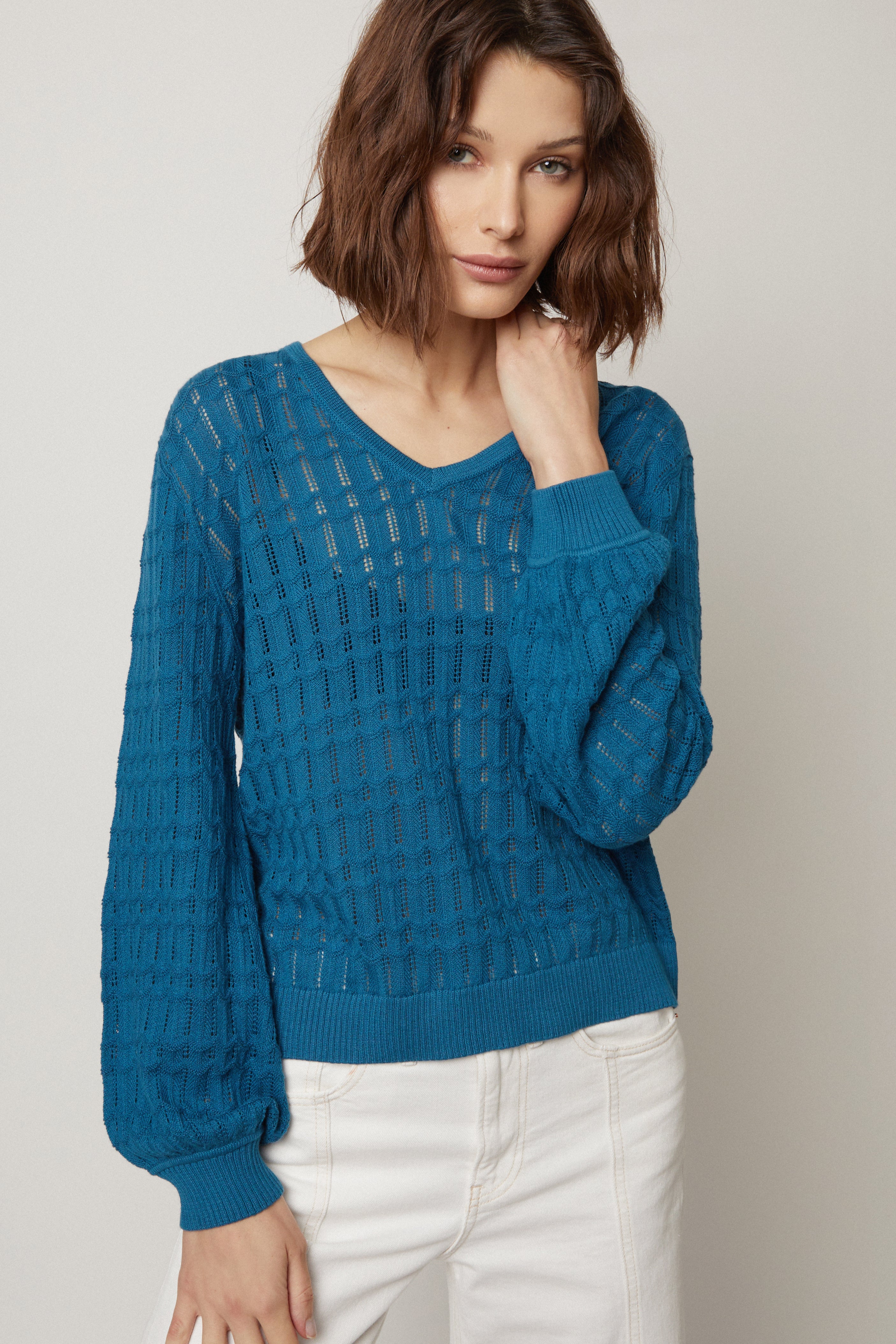 Babette Wavy V
